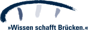 Slogan der TU Dresden: Wissen schafft Brücken. Drei angedeutete Säulen mit einem angedeuteten Brückenbogen darüber, darunter der Satz: Wissen schafft Brücken.