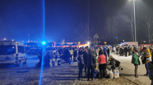 Menschen an der polnisch-ukrainischen Grenze.