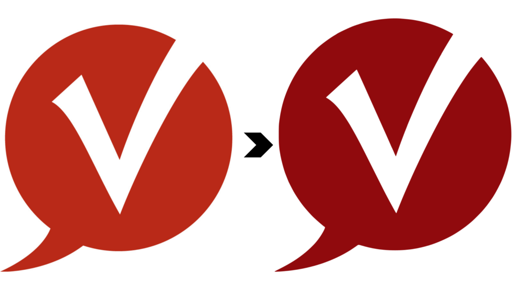 Abgebildet ist das Verso-Emblem einer roten Sprechblase mit einem großen weißen V. Dargestellt ist es einmal im alten Hellrot und einmal im neuen Dunkelrot. Ein schwarzer Pfeil zeigt vom alten Emblem links auf das neue Emblem rechts.